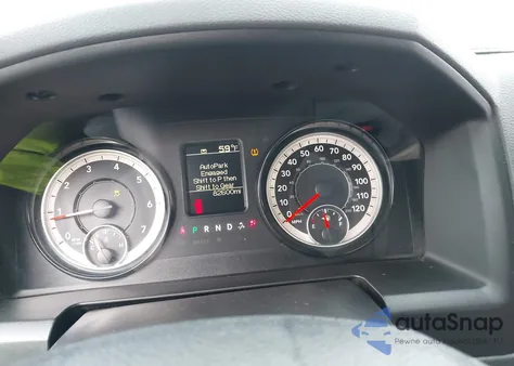 2019 Ram 1500 Classic Express 4X4 6'4 Box из США, поврежденный, VIN 1C6RR7FG0KS534933